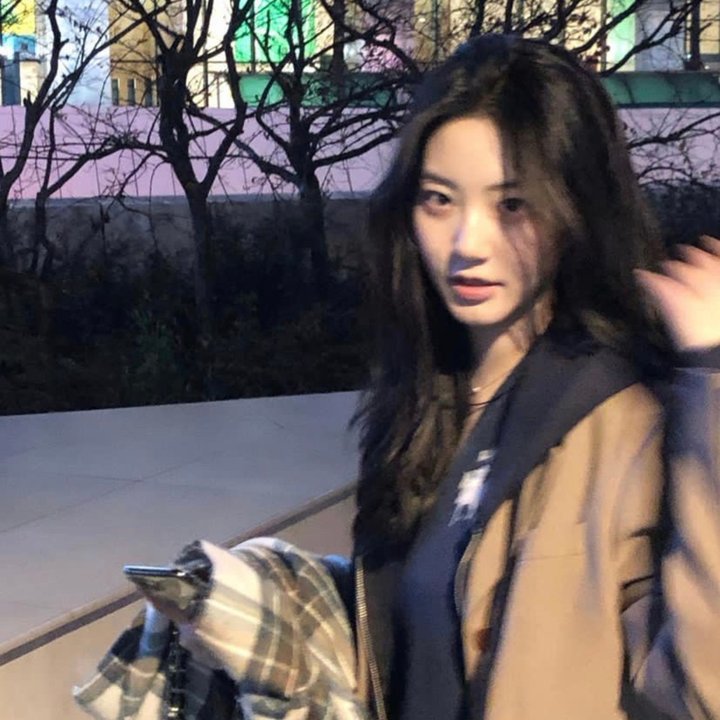 站起来的女孩